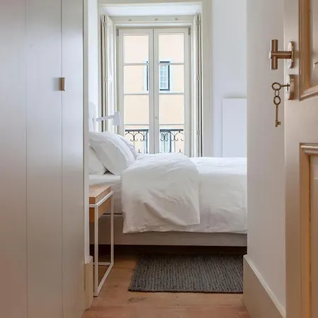 Charming 2bdr With Balcony In Lapa By Lovelystay Lisboa