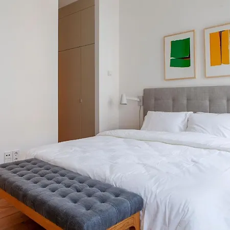 Charming 2bdr With Balcony In Lapa By Lovelystay