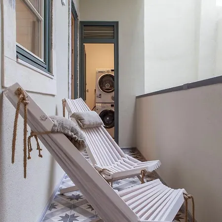 Charming 2bdr With Balcony In Lapa By Lovelystay Lisboa