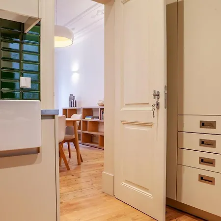 Charming 2bdr With Balcony In Lapa By Lovelystay *